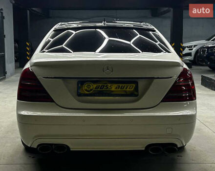 Белый Мерседес С Класс, объемом двигателя 5.46 л и пробегом 325 тыс. км за 13400 $, фото 4 на Automoto.ua