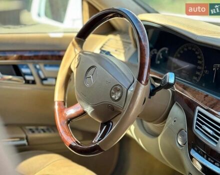 Белый Мерседес С Класс, объемом двигателя 5.44 л и пробегом 220 тыс. км за 12000 $, фото 8 на Automoto.ua