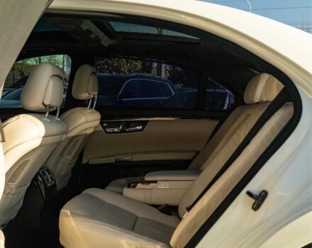 Білий Мерседес С Клас, об'ємом двигуна 5.5 л та пробігом 190 тис. км за 12500 $, фото 3 на Automoto.ua