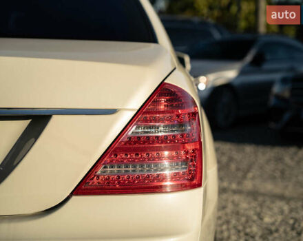 Мерседес С Класс 2007 в Черновцах на Automoto.ua Белый Мерседес С Класс, объемом двигателя 5.46 л и пробегом 186 тыс. км за 12900 $, фото 16 на Automoto.ua