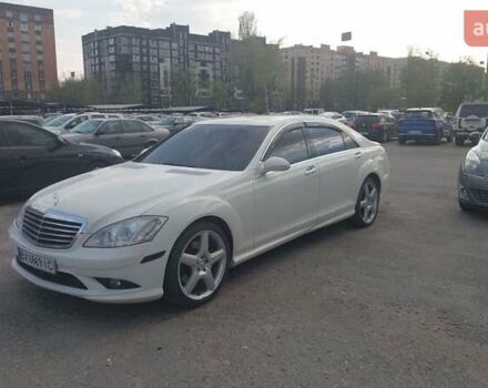 Белый Мерседес С Класс, объемом двигателя 5.51 л и пробегом 218 тыс. км за 12500 $, фото 4 на Automoto.ua