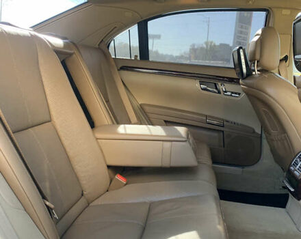 Белый Мерседес С Класс, объемом двигателя 5.5 л и пробегом 245 тыс. км за 15600 $, фото 47 на Automoto.ua