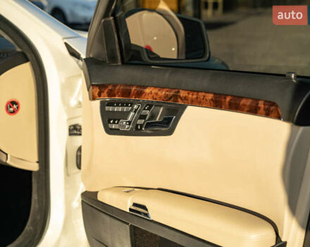 Мерседес С Класс 2007 в Черновцах на Automoto.ua Белый Мерседес С Класс, объемом двигателя 5.46 л и пробегом 186 тыс. км за 12900 $, фото 28 на Automoto.ua