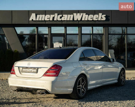 Мерседес С Класс 2007 в Черновцах на Automoto.ua Белый Мерседес С Класс, объемом двигателя 5.46 л и пробегом 186 тыс. км за 12900 $, фото 5 на Automoto.ua