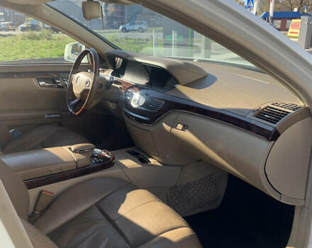 Белый Мерседес С Класс, объемом двигателя 5.5 л и пробегом 245 тыс. км за 15600 $, фото 34 на Automoto.ua