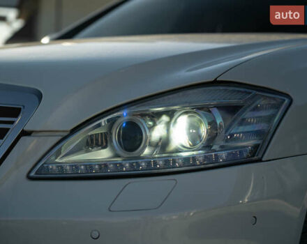 Мерседес С Класс 2007 в Черновцах на Automoto.ua Белый Мерседес С Класс, объемом двигателя 5.46 л и пробегом 186 тыс. км за 12900 $, фото 7 на Automoto.ua