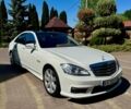 Белый Мерседес С Класс, объемом двигателя 5.5 л и пробегом 245 тыс. км за 15000 $, фото 1 на Automoto.ua