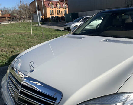 Белый Мерседес С Класс, объемом двигателя 5.5 л и пробегом 245 тыс. км за 15600 $, фото 19 на Automoto.ua