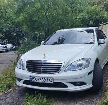 Белый Мерседес С Класс, объемом двигателя 5.51 л и пробегом 218 тыс. км за 12500 $, фото 7 на Automoto.ua