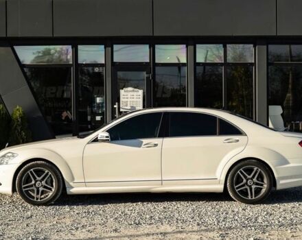 Білий Мерседес С Клас, об'ємом двигуна 5.5 л та пробігом 190 тис. км за 12500 $, фото 2 на Automoto.ua