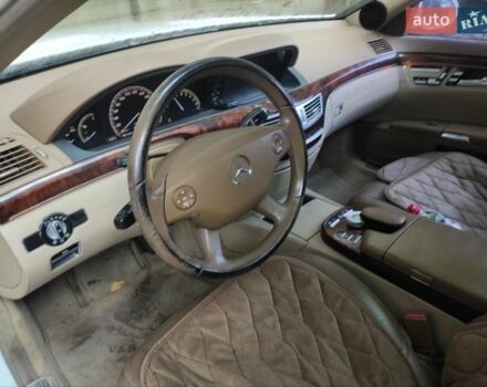 Білий Мерседес С Клас, об'ємом двигуна 3.5 л та пробігом 320 тис. км за 11000 $, фото 6 на Automoto.ua