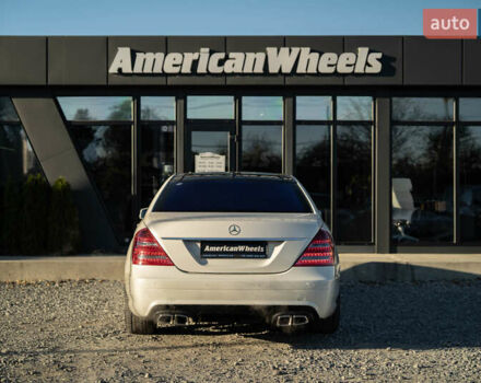Мерседес С Класс 2007 в Черновцах на Automoto.ua Белый Мерседес С Класс, объемом двигателя 5.46 л и пробегом 186 тыс. км за 12900 $, фото 4 на Automoto.ua