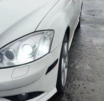 Белый Мерседес С Класс, объемом двигателя 5.51 л и пробегом 218 тыс. км за 12500 $, фото 3 на Automoto.ua