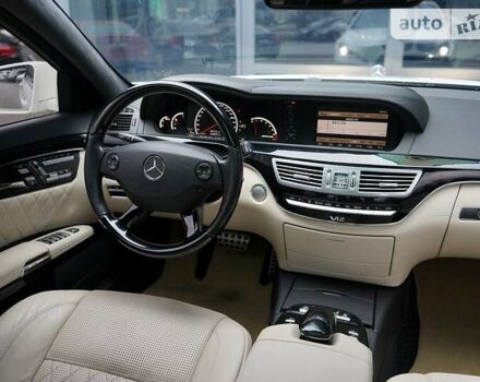 Белый Мерседес С Класс, объемом двигателя 6 л и пробегом 146 тыс. км за 25000 $, фото 23 на Automoto.ua