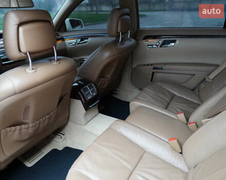 Білий Мерседес С Клас, об'ємом двигуна 5.5 л та пробігом 240 тис. км за 17500 $, фото 19 на Automoto.ua