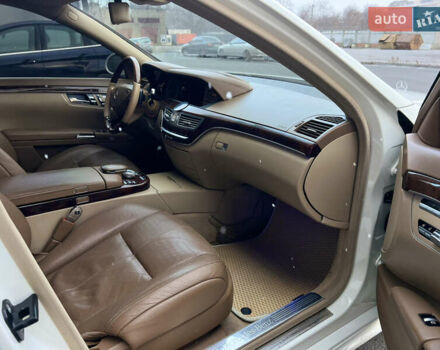 Білий Мерседес С Клас, об'ємом двигуна 5.5 л та пробігом 177 тис. км за 12900 $, фото 33 на Automoto.ua