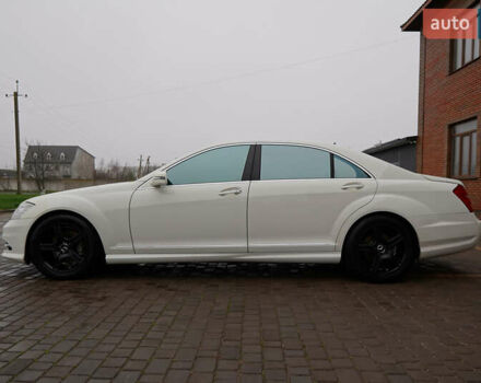 Білий Мерседес С Клас, об'ємом двигуна 5.5 л та пробігом 240 тис. км за 17500 $, фото 12 на Automoto.ua