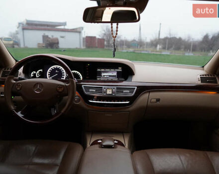 Білий Мерседес С Клас, об'ємом двигуна 5.5 л та пробігом 240 тис. км за 17500 $, фото 20 на Automoto.ua