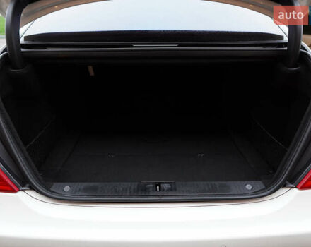 Білий Мерседес С Клас, об'ємом двигуна 5.5 л та пробігом 240 тис. км за 17500 $, фото 36 на Automoto.ua