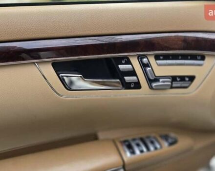 Белый Мерседес С Класс, объемом двигателя 5.5 л и пробегом 197 тыс. км за 15500 $, фото 8 на Automoto.ua