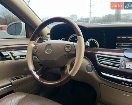 Білий Мерседес С Клас, об'ємом двигуна 5.5 л та пробігом 177 тис. км за 12900 $, фото 35 на Automoto.ua