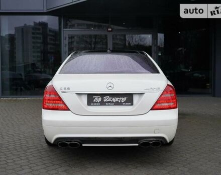 Белый Мерседес С Класс, объемом двигателя 6 л и пробегом 146 тыс. км за 25000 $, фото 12 на Automoto.ua