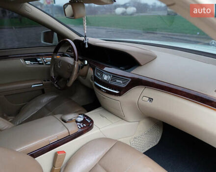 Білий Мерседес С Клас, об'ємом двигуна 5.5 л та пробігом 240 тис. км за 17500 $, фото 30 на Automoto.ua