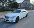 Белый Мерседес С Класс, объемом двигателя 5.5 л и пробегом 267 тыс. км за 12800 $, фото 2 на Automoto.ua
