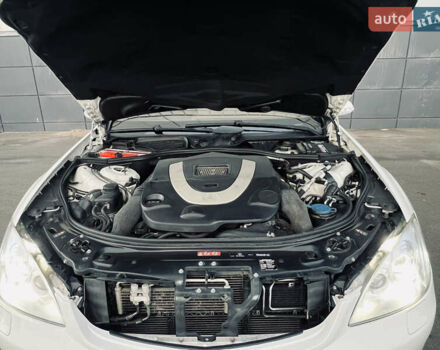 Білий Мерседес С Клас, об'ємом двигуна 5.5 л та пробігом 177 тис. км за 12900 $, фото 60 на Automoto.ua