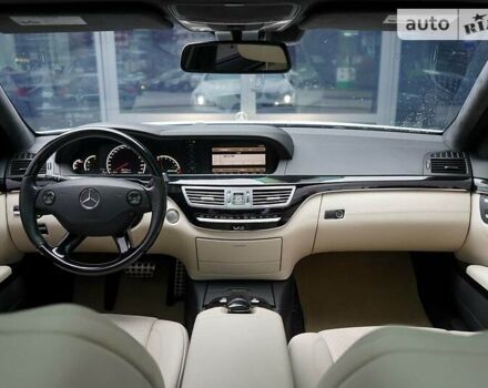 Белый Мерседес С Класс, объемом двигателя 6 л и пробегом 146 тыс. км за 25000 $, фото 24 на Automoto.ua