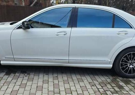 Белый Мерседес С Класс, объемом двигателя 5.5 л и пробегом 197 тыс. км за 15500 $, фото 1 на Automoto.ua