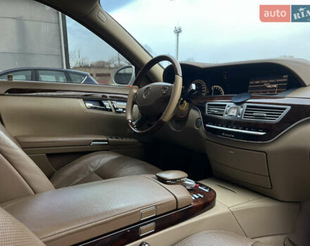 Білий Мерседес С Клас, об'ємом двигуна 5.5 л та пробігом 177 тис. км за 12900 $, фото 34 на Automoto.ua