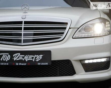 Белый Мерседес С Класс, объемом двигателя 6 л и пробегом 146 тыс. км за 25000 $, фото 6 на Automoto.ua