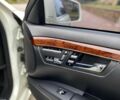 Білий Мерседес С Клас, об'ємом двигуна 5.5 л та пробігом 240 тис. км за 15500 $, фото 19 на Automoto.ua