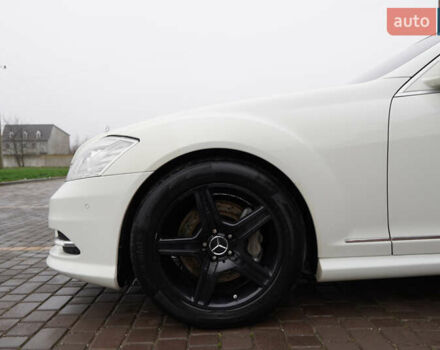 Білий Мерседес С Клас, об'ємом двигуна 5.5 л та пробігом 240 тис. км за 17500 $, фото 8 на Automoto.ua