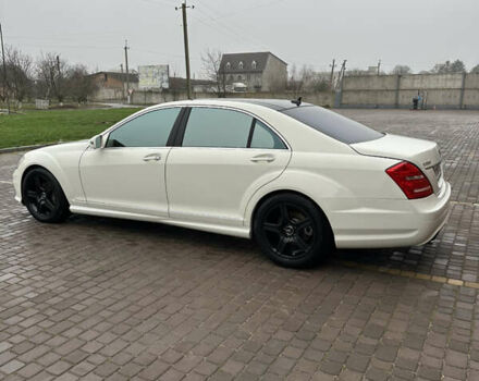 Білий Мерседес С Клас, об'ємом двигуна 5.5 л та пробігом 240 тис. км за 17500 $, фото 1 на Automoto.ua