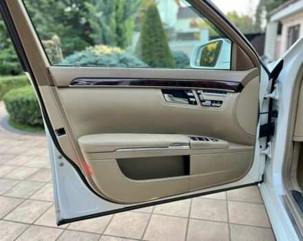 Білий Мерседес С Клас, об'ємом двигуна 3.5 л та пробігом 140 тис. км за 15900 $, фото 14 на Automoto.ua