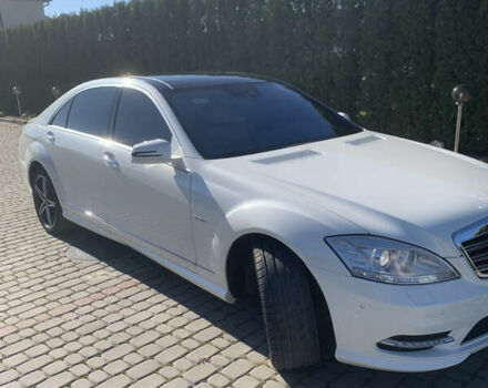 Белый Мерседес С Класс, объемом двигателя 3.2 л и пробегом 273 тыс. км за 19999 $, фото 1 на Automoto.ua
