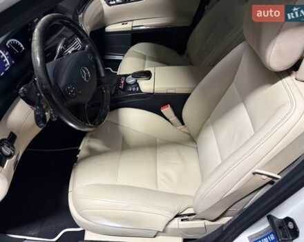 Білий Мерседес С Клас, об'ємом двигуна 1.99 л та пробігом 229 тис. км за 16500 $, фото 30 на Automoto.ua