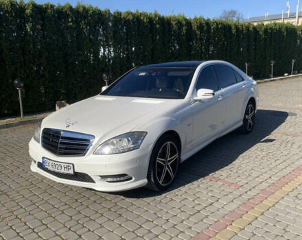 Белый Мерседес С Класс, объемом двигателя 3.2 л и пробегом 273 тыс. км за 19999 $, фото 3 на Automoto.ua
