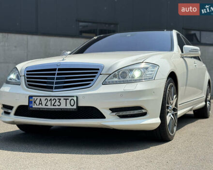 Белый Мерседес С Класс, объемом двигателя 4.66 л и пробегом 209 тыс. км за 19800 $, фото 4 на Automoto.ua