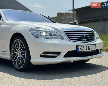 Белый Мерседес С Класс, объемом двигателя 4.66 л и пробегом 209 тыс. км за 19800 $, фото 10 на Automoto.ua
