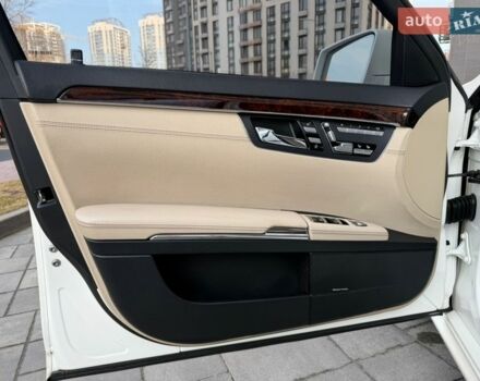 Білий Мерседес С Клас, об'ємом двигуна 4.7 л та пробігом 210 тис. км за 18700 $, фото 8 на Automoto.ua