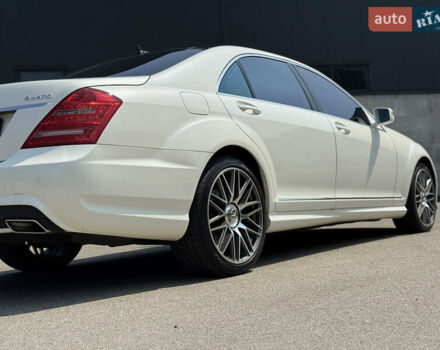 Белый Мерседес С Класс, объемом двигателя 4.66 л и пробегом 209 тыс. км за 19800 $, фото 25 на Automoto.ua