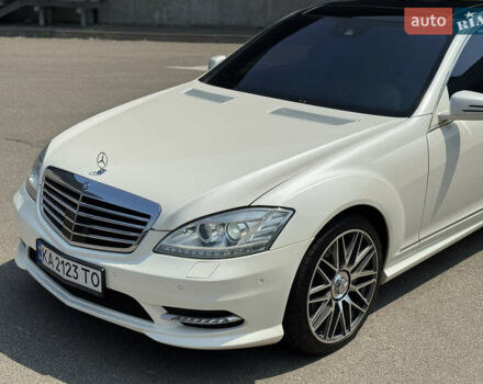Белый Мерседес С Класс, объемом двигателя 4.66 л и пробегом 209 тыс. км за 19800 $, фото 2 на Automoto.ua