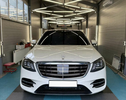 Белый Мерседес С Класс, объемом двигателя 3.99 л и пробегом 31 тыс. км за 65000 $, фото 3 на Automoto.ua