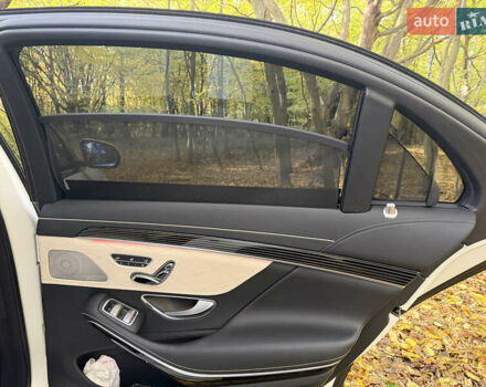 Белый Мерседес С Класс, объемом двигателя 5.46 л и пробегом 59 тыс. км за 91000 $, фото 55 на Automoto.ua