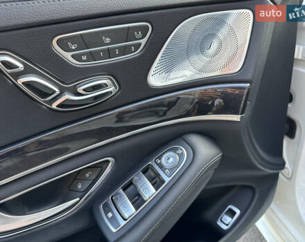 Білий Мерседес С Клас, об'ємом двигуна 3.98 л та пробігом 48 тис. км за 67000 $, фото 21 на Automoto.ua