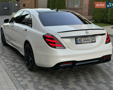 Білий Мерседес С Клас, об'ємом двигуна 3.98 л та пробігом 75 тис. км за 53000 $, фото 2 на Automoto.ua