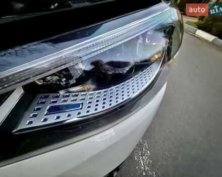 Білий Мерседес С Клас, об'ємом двигуна 3 л та пробігом 36 тис. км за 127000 $, фото 124 на Automoto.ua